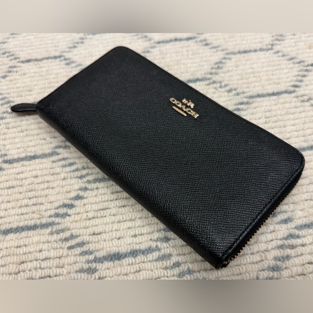 SOLD COACH Classic Everyday Accordion Long Zip Around Crossgrain Wallet - Picture 5 of 16